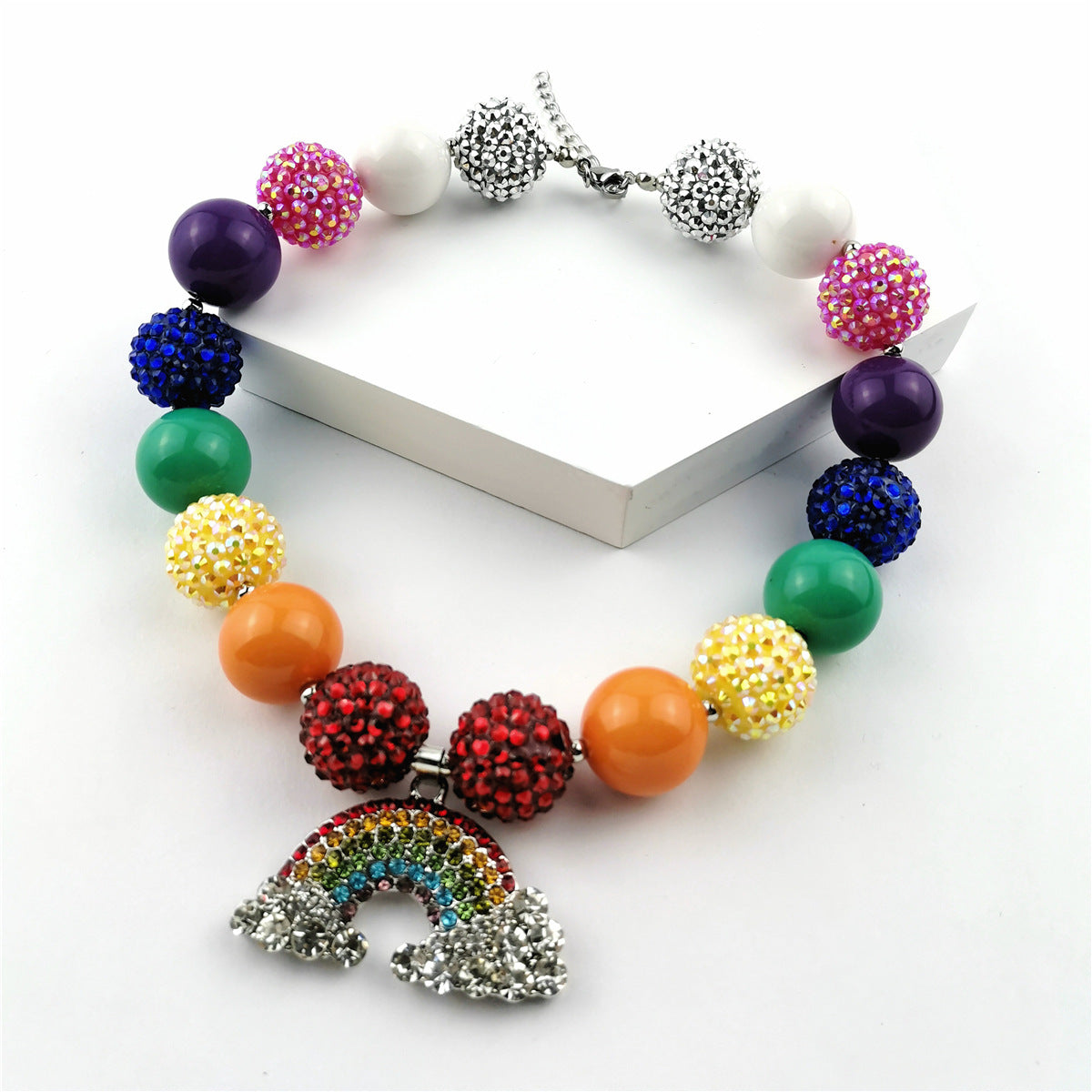 Collares colgantes de arcoiris de aleación al por mayor